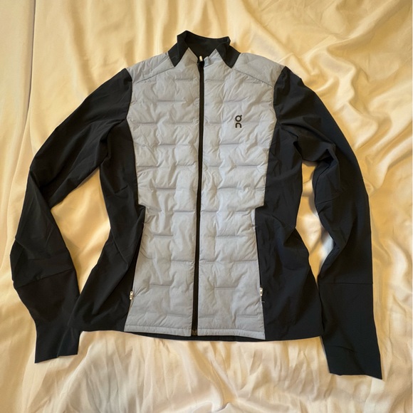 On Running Climate Jacket Size Small Like New Stratosphere | Navy - Picture 5 of 15